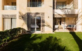 Elegant & Edgy 2 Bedroom W Beach & Pool Mangroovy